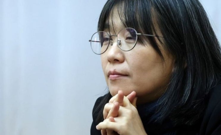 <실시간 핫이슈> 오늘(12일)자 한강 책 품절되자 발등에 불 떨어진 광화문 교보문고 근황 <실시간 핫이슈> 오늘(12일)자 한강 책 품절되자 발등에 불 떨어진 광화문 교보문고 근황
