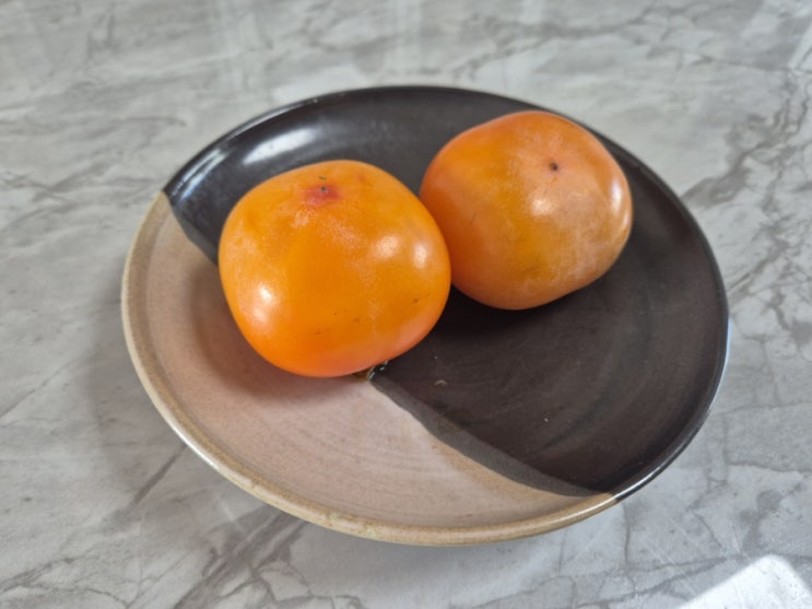  제철과일 홍시, 연시 차이 효능 후숙 맛있게 먹는 법