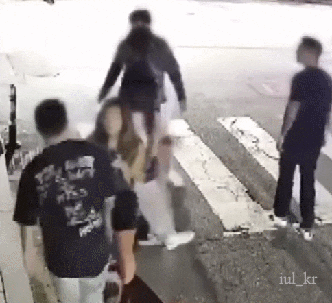 <b>제시</b> 팬 사진 요청에 폭행 사건 <b>방관</b> 논란 사과문
