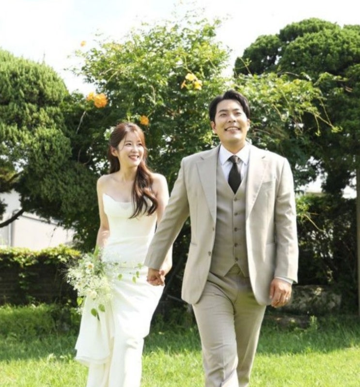 <연예가핫이슈> "김수현김지원처럼"...김해준김승혜 개그맨 21호 부부, 웨딩 사진 공개 <연예가핫이슈> "김수현김지원처럼"...김해준김승혜 개그맨 21호 부부, 웨딩 사진 공개