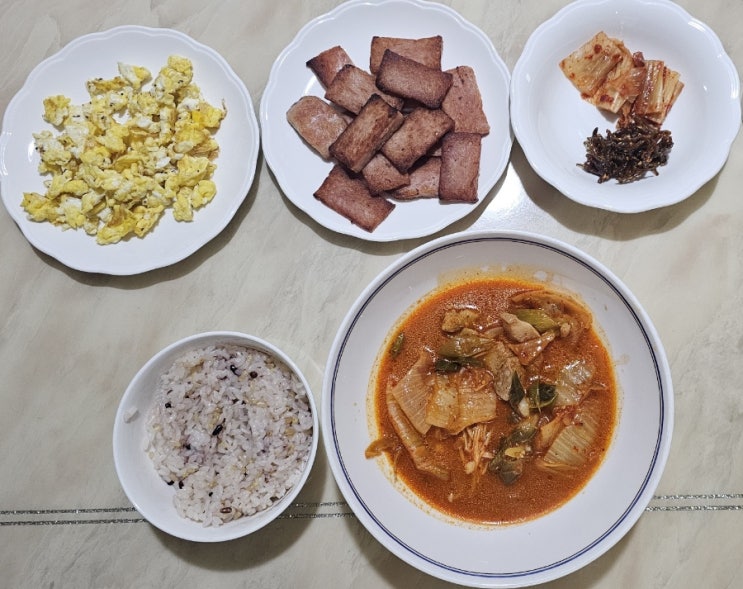  평일 저녁 차리기 - 김치짜글이