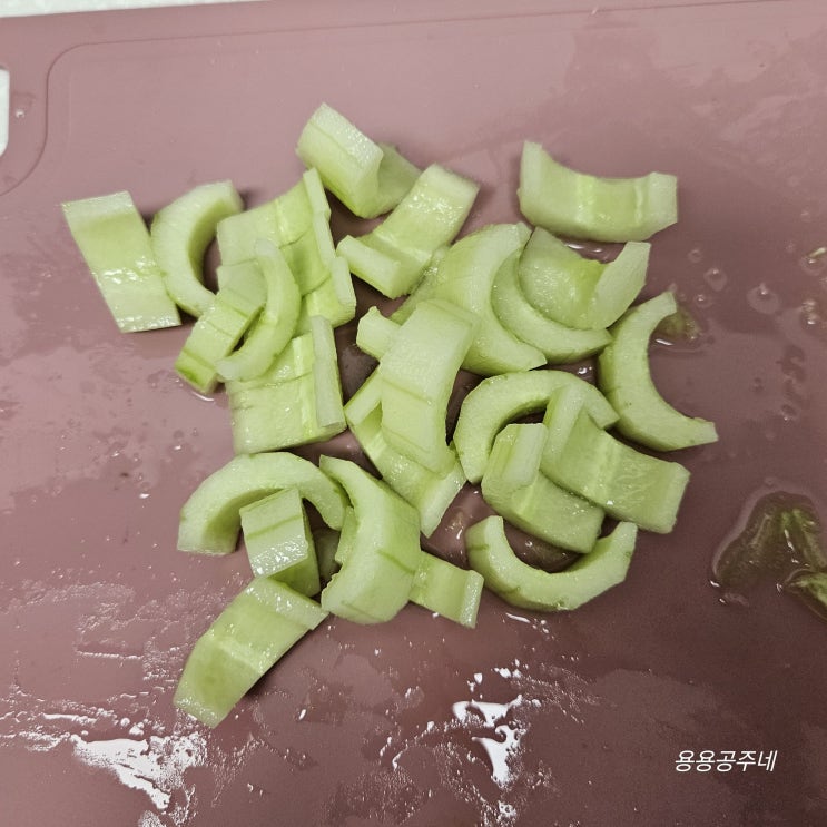  초기 중기이유식 전자레인지 찜기로 오이큐브 만들기 씨제거 궁합