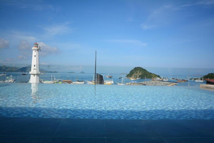  코모도 호텔 Harbour Komodo Hotel
