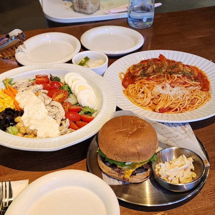  화순 브런치카페 수상한다락 수제버거&파스타 아기랑