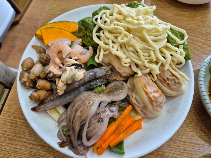  용인 동백 이마트 맛집 백청우칼국수 해물 듬뿍 만두전골