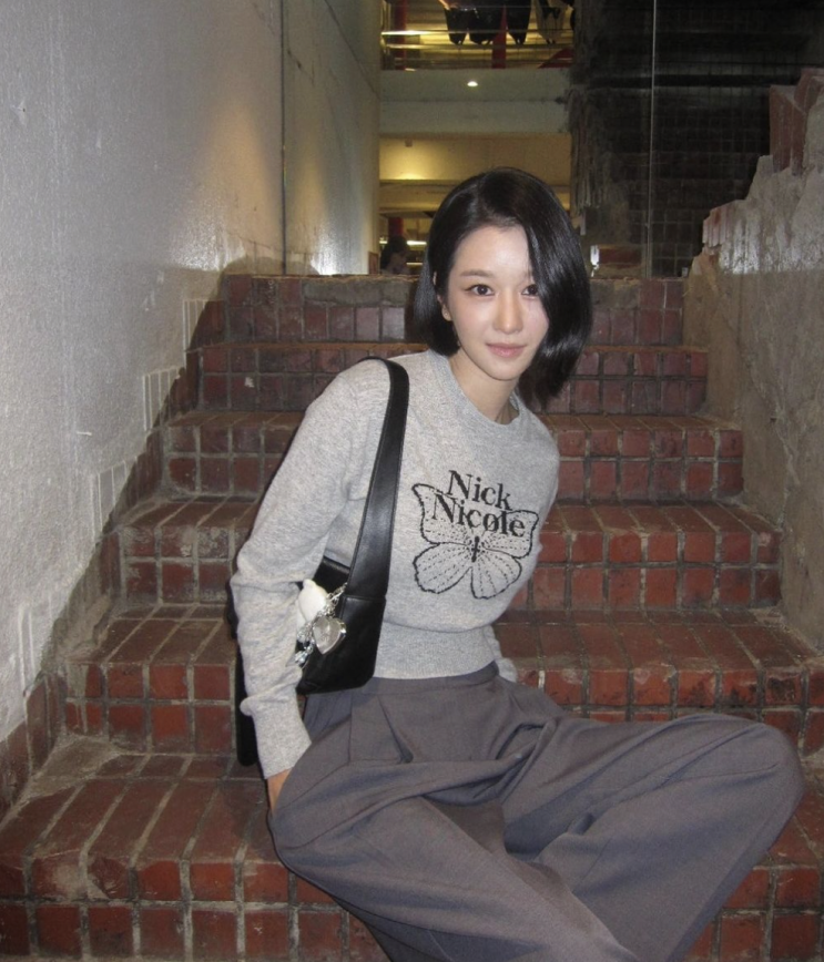 <b>서예지</b> 복귀시동 닉앤니콜 패션 행사장 참석 니트 정보