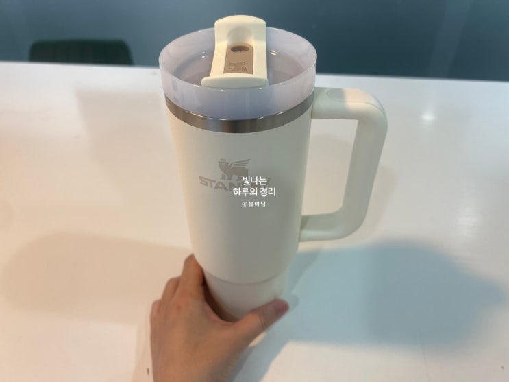 대용량 텀블러 스탠리 퀜처 H2.0 887ml 질리지않는 크림컬러