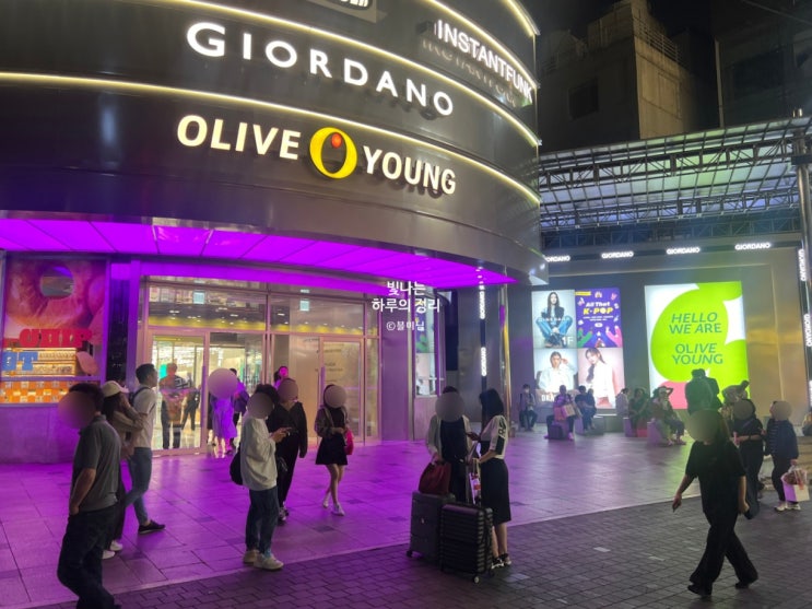  명동역 밀리오레 건물에 들어선 올리브영 명동역점