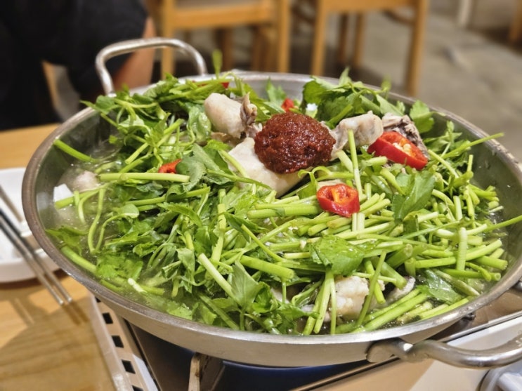  경주 횡리단길 미나리 닭전골 청온채 후기