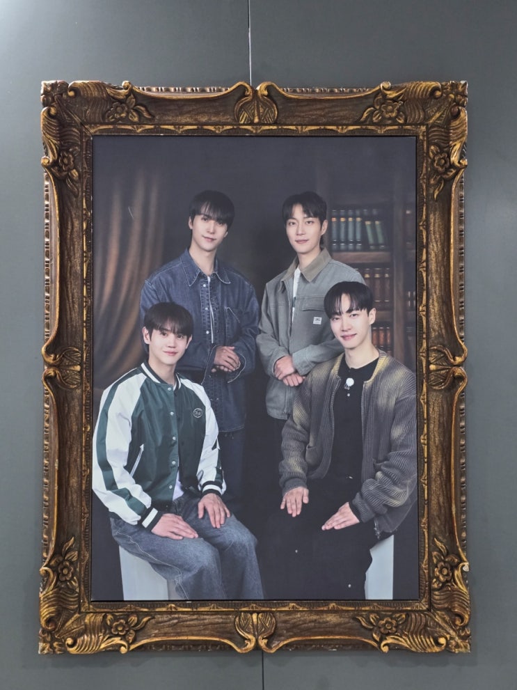  하이라이트(HIGHLIGHT) 데뷔 15주년 기념 팝업스토어 'HI, LIGHT'