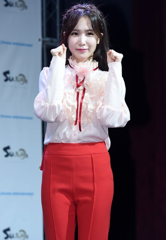 <b>크레용팝</b> 초아의 <b>자궁경부암</b> 투병 이야기: 그녀의 용기와 희망