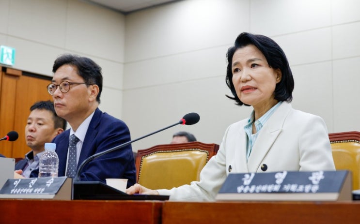 헌재 마비 피했다...‘<b>재판관</b> 6명이면 재판 불가’ 효력<b>정지</b>