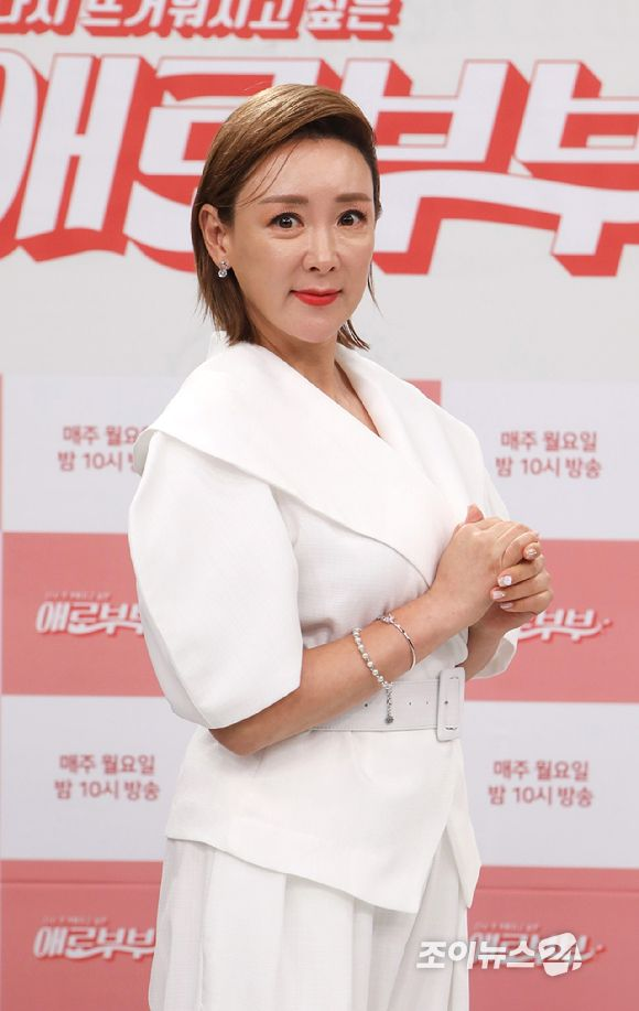 '3번 <b>이혼</b>' <b>이상아</b>, <b>전 남편</b> 김한석 저격? "유책 배우자는 너야"
