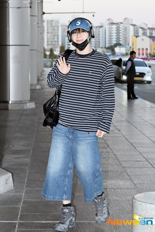 241012 SHINee Taemin's Airport Fashion, Long Sleeve, Denim @LOW CLASSIC Stripe T-shirt / Bermu...