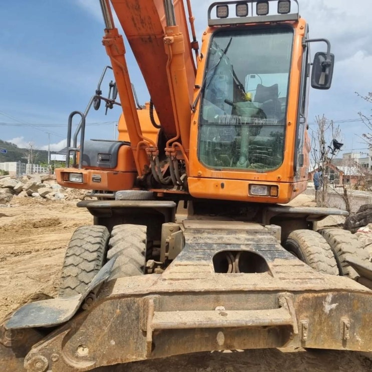 두산 DX210W 2009년식 4700만원 판매합니다. 두산 DX210W 2009년식 4700만원 판매합니다.