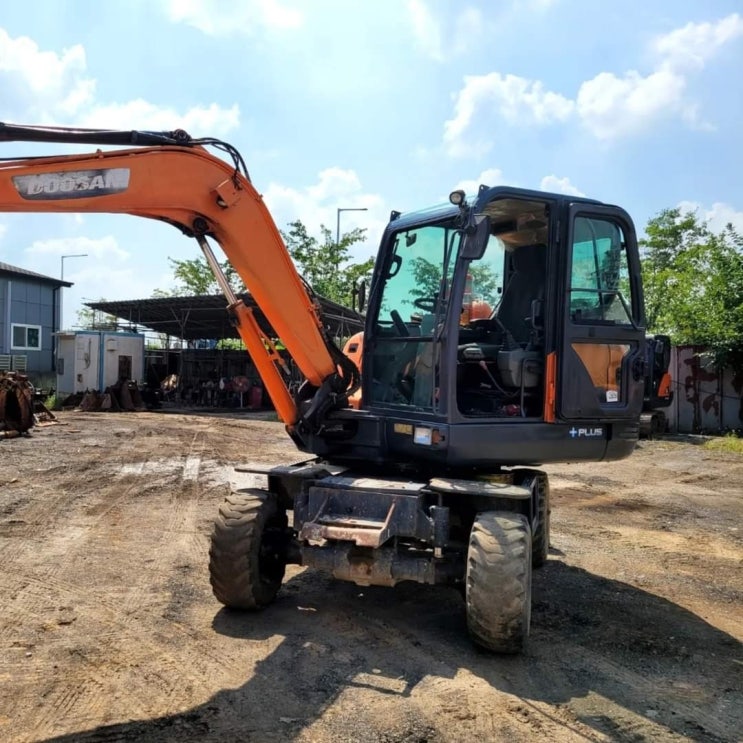 두산 DX55W 2015년식 5300만원 판매합니다 두산 DX55W 2015년식 5300만원 판매합니다