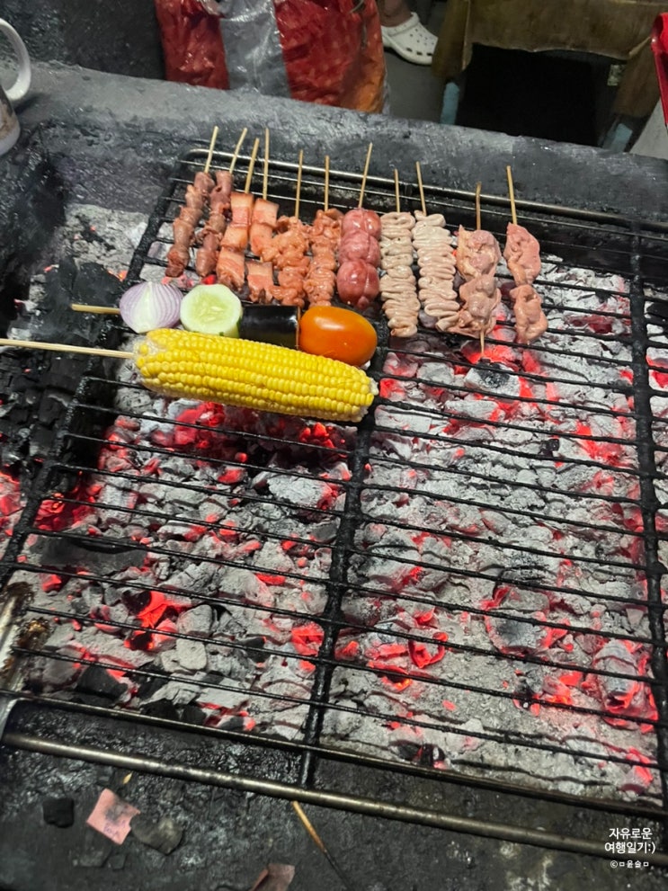  발모레스 bbq_보홀 팡라오 저렴한 현지인 맛집(숯불 꼬치와 전기구이 통닭)