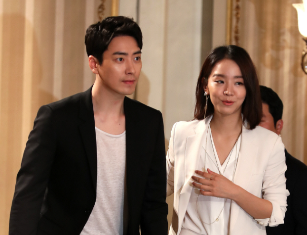 드라마 <b>레이디 두아</b> 출연진으로 거론되는 배우 <b>신혜선</b>과 <b>이준혁</b>