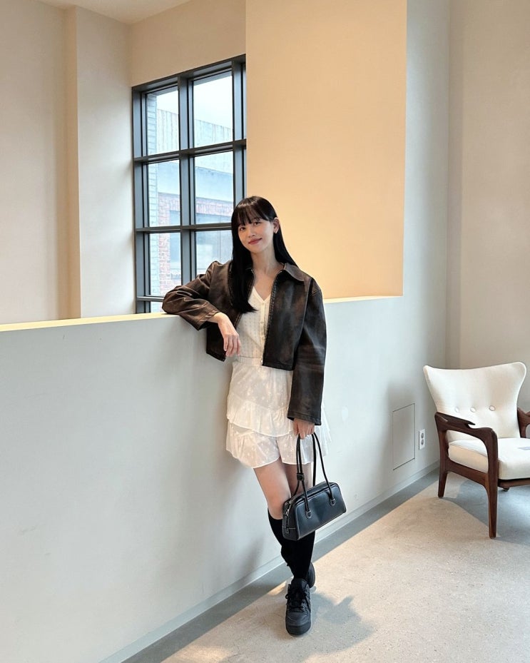  강한나 인스타그램 패션 코디 플랙 반팔 니트 가디건 & 러플 미니 스커트 추천!