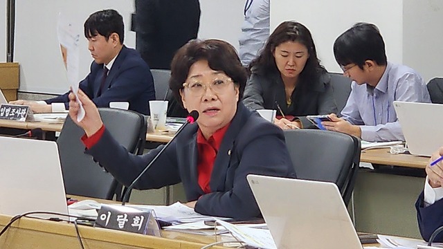 이달희 의원 , <b>반도체</b> 전력 수급에 대한 <b>김동연</b> 지사 안일한... 