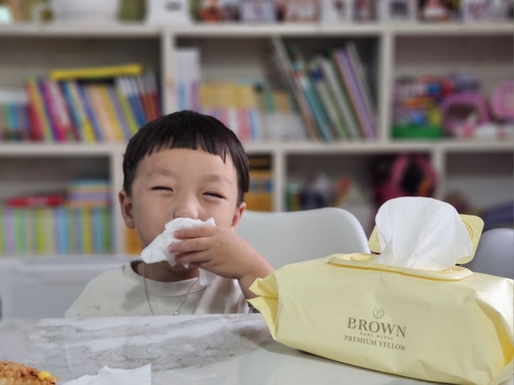 국민육아템 아기물티슈 브라운프리미엄옐로우로 선택했어요