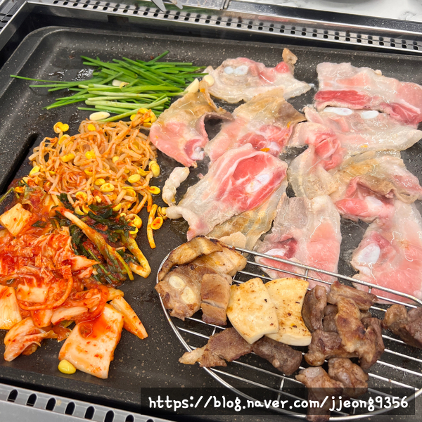  은행동맛집,무한리필로 고기는 물론 떡볶이 볶음밥까지 즐길 수 있는 푸고 대전은행점