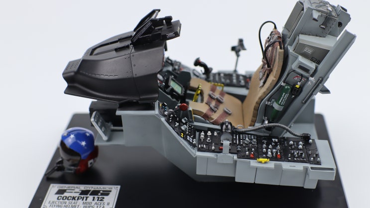  1/12 Lockheed Martin F-16 Cockpit