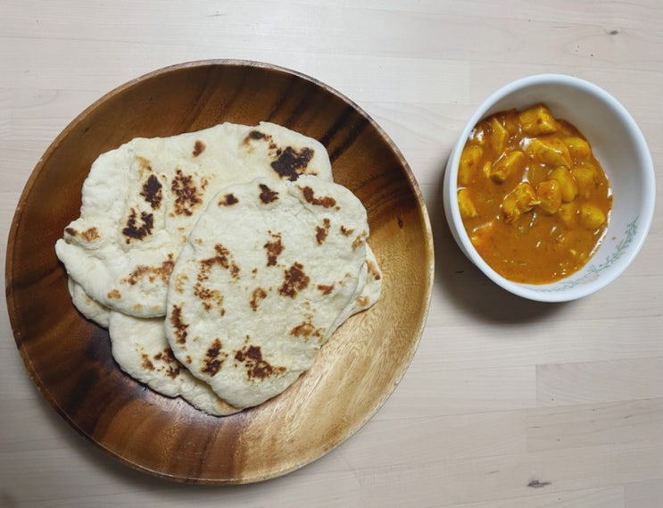  치킨 마크니 커리와 인도 난 만들기