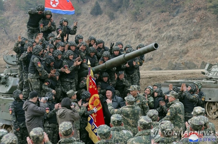 "러, 북한군 3천명 대대급 부대 편성 중" "러, 북한군 3천명 대대급 부대 편성 중"