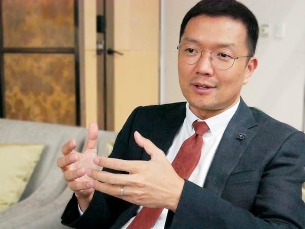  LG 사위 윤관, 별세한 유명 가수 아내에 경제적 지원