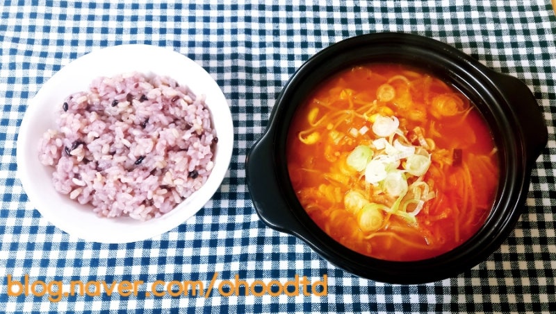 쌀쌀한 날씨 국물땡겨 만들어 본 얼큰하고 구수한 황태김치콩나물국