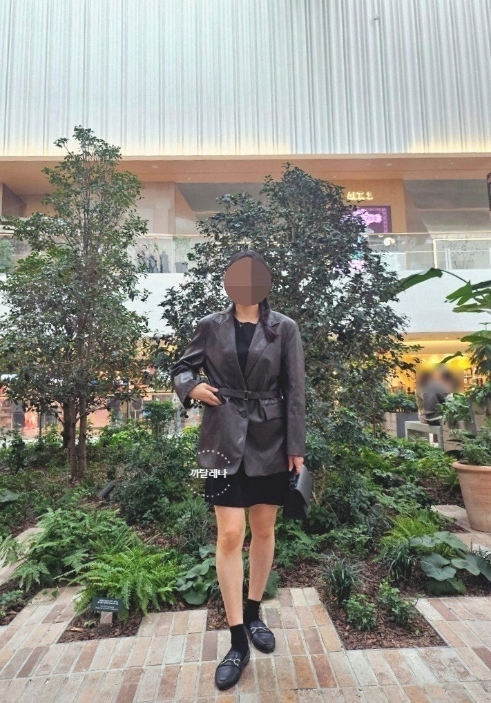 쉬즈미스 벨티드 두 버튼 레더 자켓 | 가을 교복이 되어버린 오버핏 가죽자켓