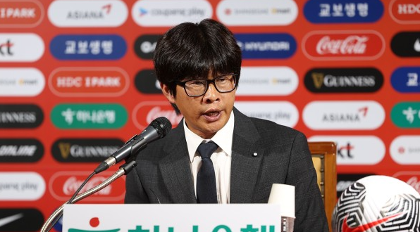 <b>신상우 감독</b> 여자 축구 <b>대표팀</b> 새 출발, 백지에서 새롭게 그리다