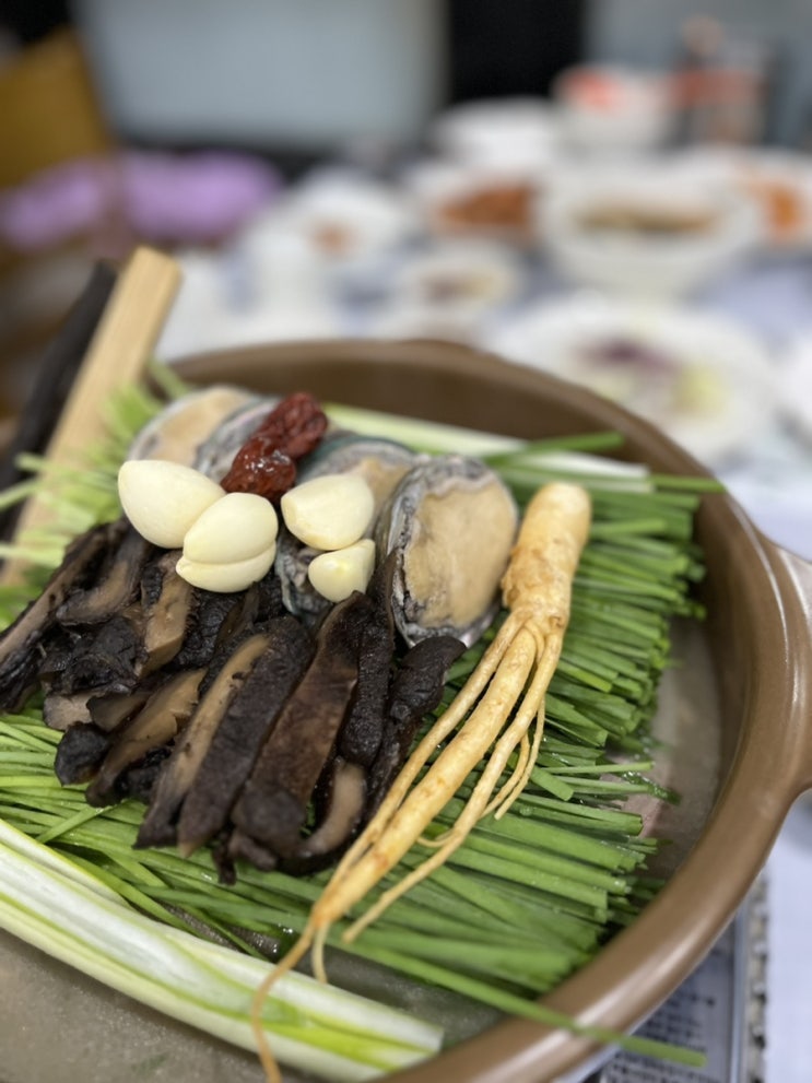 가족과 함께하는 건강한 한 끼! 감나무집 동학사점에서 맛본 능이전복백숙 후기