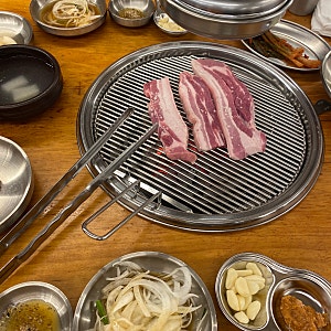 전주 지리산 흑돼지 숯불생구이, 이븐하게 구워진 삼겹살 배터지게 먹은 내돈내산 후기
