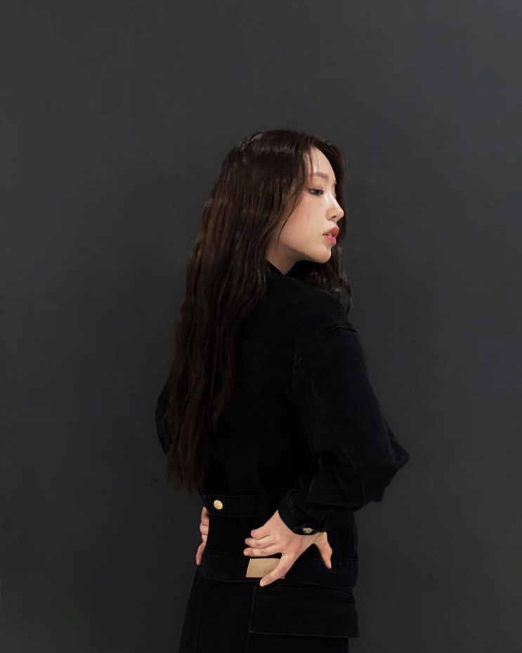  성해은의 센스 있는 데님 셋업 패션으로 함께한 리바이스 블랙 라벨 데님 자켓 코디 추천