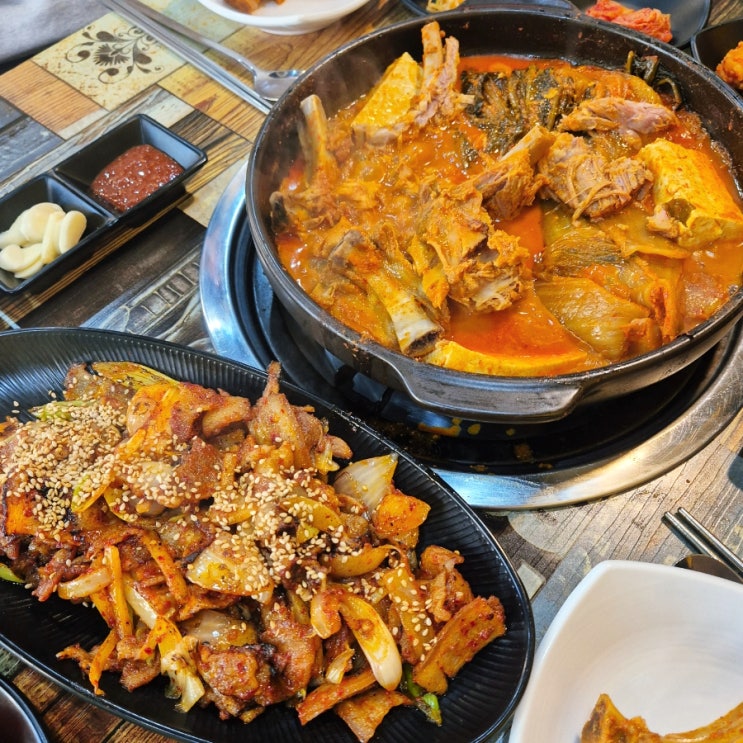  파주 금촌 한식 식당완행버스 금촌점 등갈비김치찜 4인세트 후기 불맛제육도 맛있었던 곳