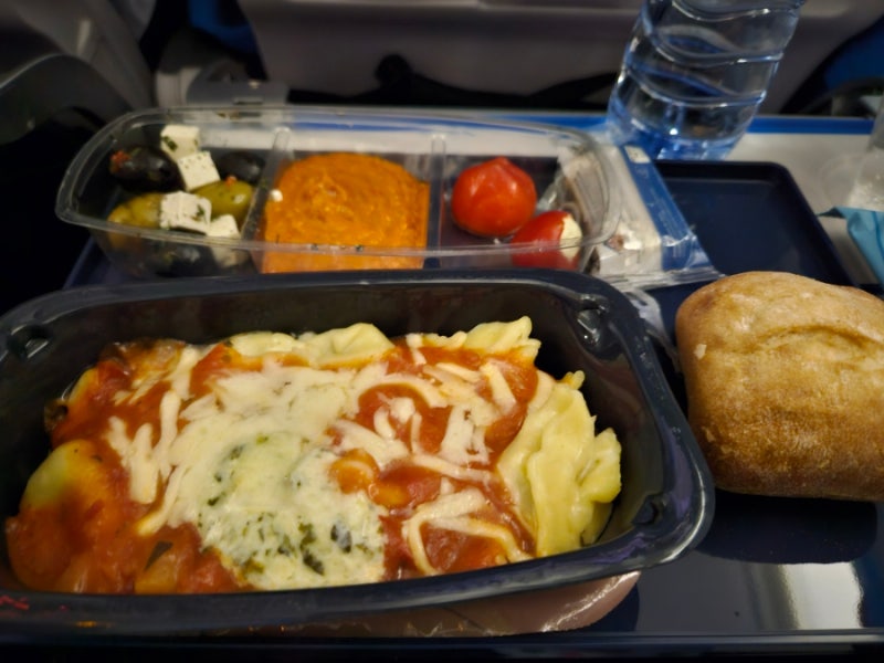 ✈️ 네덜란드항공 KLM KL855 취리히-인천 탑승 후기｜기내식부터 좌석, 기내물품까지