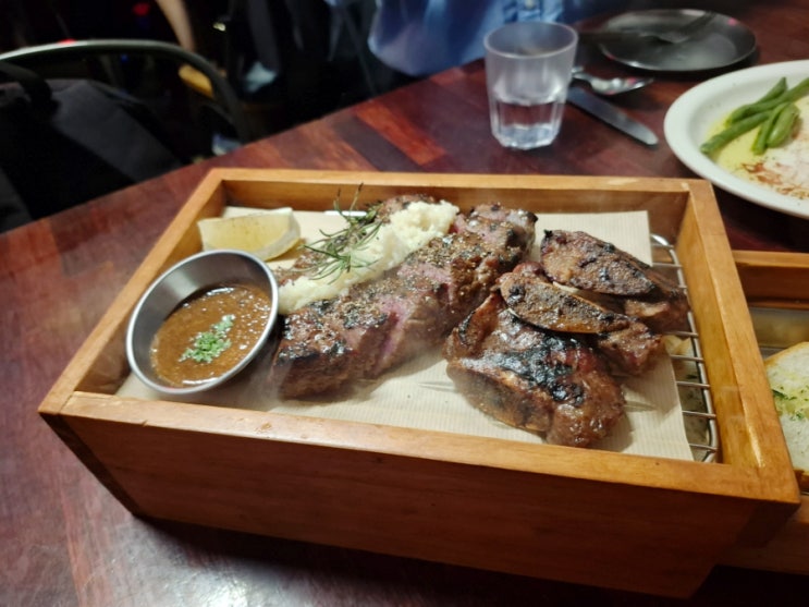  문래창작촌 스테이크맛집 양키스그릴에서 웨이팅 후 LTO STEAK