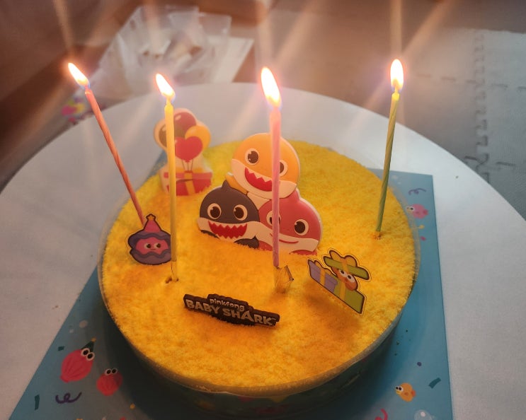  파리바게뜨 상어케이크로 준비한 아이생일케이크 상어가족과 파티파티