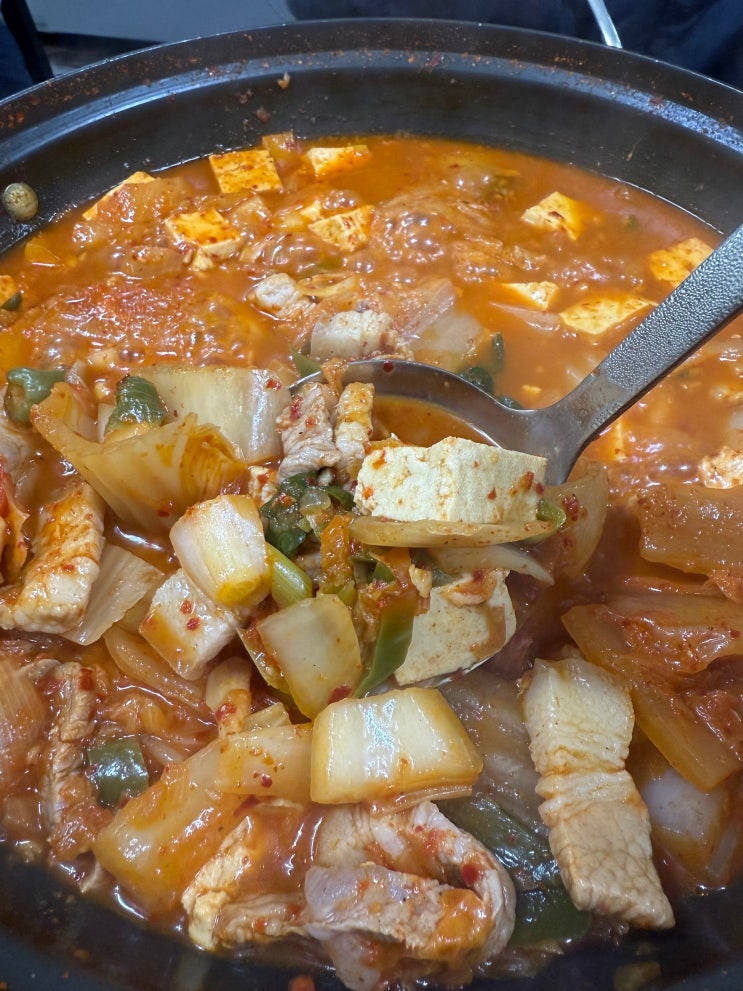  집밥 느낌의 백반집 왕김밥이랑술이랑