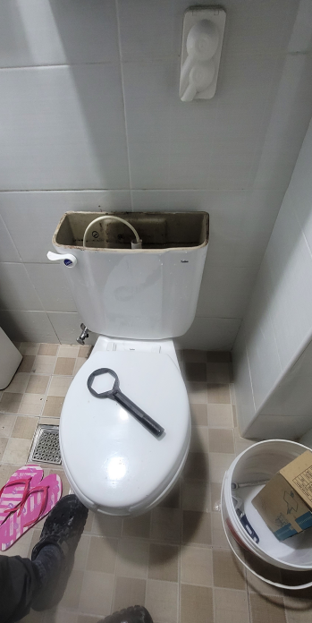  영천 변기에서 끊임없이 나오는 물 부속 교체로 해결!