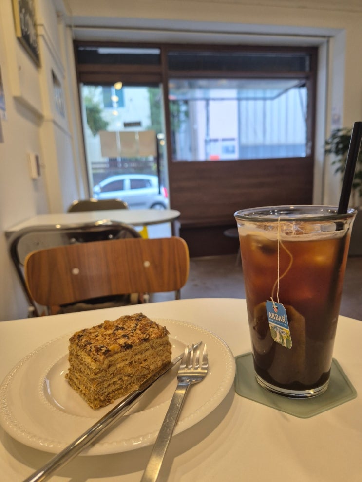  홍대 조용한 카페 추천 아이테르 티아메리카노 맛집