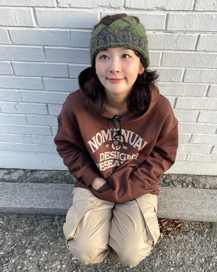  가을 캐주얼룩 추천! 레드벨벳 슬기 인스타그램 패션 코디, 노매뉴얼 A.G HOODIE BROWN!