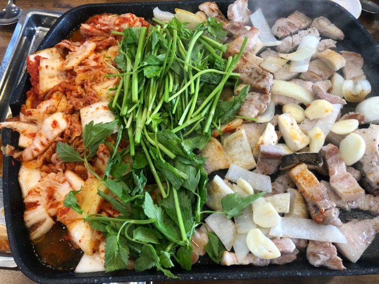  인천 송도 맛집 골목집 삼겹살 김치 미나리 조합 최고