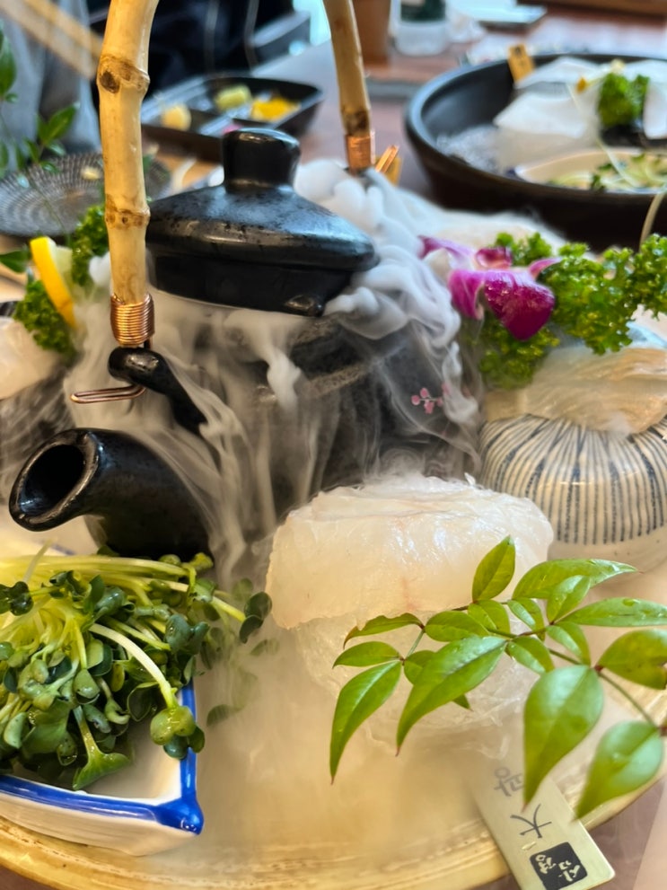  대전맛집 관평동 룸식당 삼경횟집 관평점에서 삼경회세트 C세트 특모듬회, 참다랑어 참치, 특해산물모듬, 계절스끼, 모듬초밥, 화로구이, 새우버터구이, 매운탕, 알밥 먹어본 후기