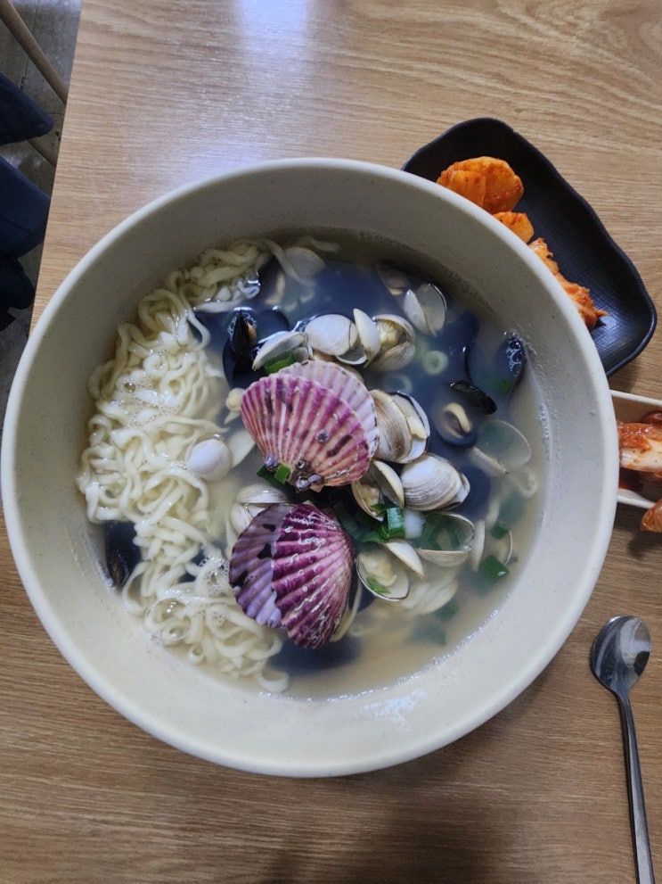  부산 현지인 맛집 좌동래시장 31cm해물칼국수 본점