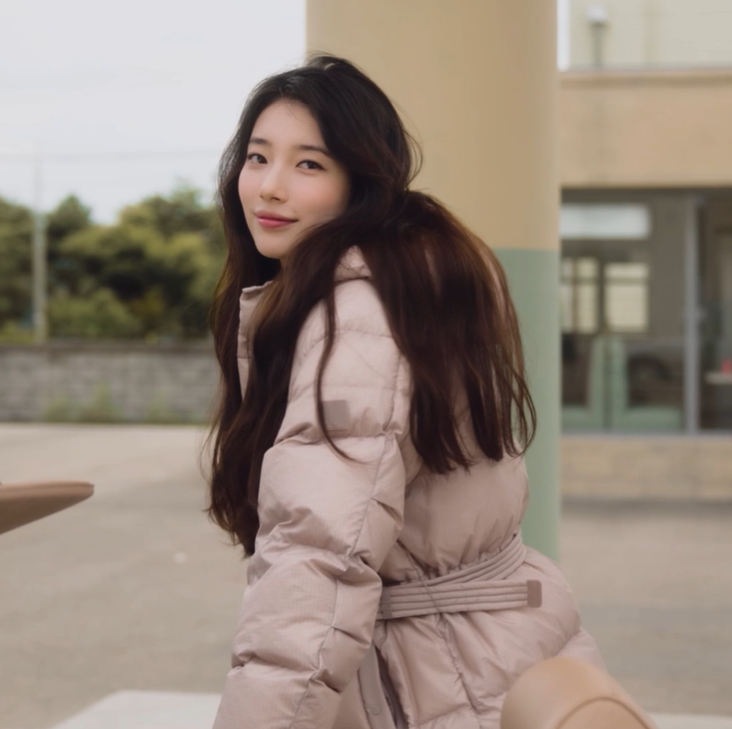  하루하루 추워지는 요즘 입기 좋은 여자 사복 아우터로 K2 핑크 구스다운 여성 패딩 자켓 코디 추천 ft. 수지