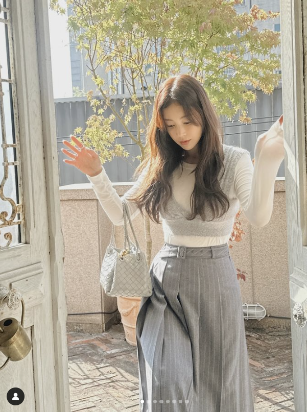  18도 옷차림으로 참고하기 좋은 기은세 사복패션