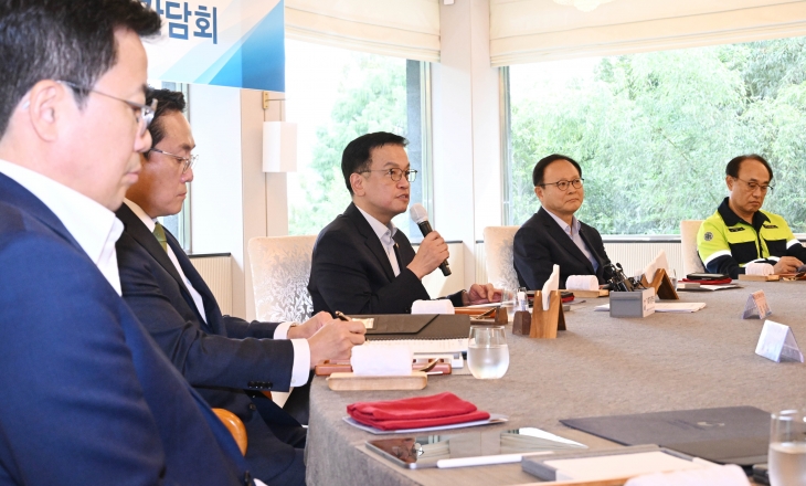 포스코, 철강·수소 73조 투자… 정부는 ‘녹색국채’ 발행 검토 포스코, 철강·수소 73조 투자… 정부는 ‘녹색국채’ 발행 검토